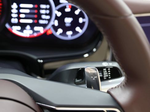 Used 2022 Porsche Panamera image 30