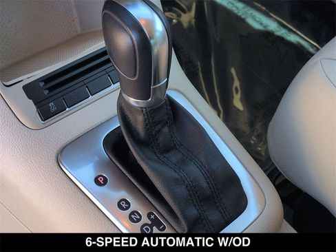 Used 2014 Volkswagen Tiguan SE image 6