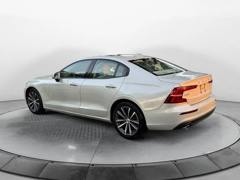 Used 2021 Volvo S60 T5 Momentum image 6