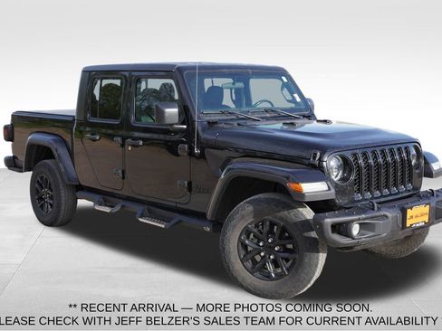 Certified 2023 Jeep Gladiator Sport AWD/4WD image 1