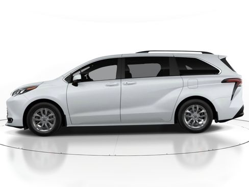 New 2026 Toyota Sienna XLE FWD image 4