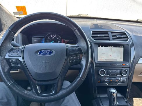 Used 2017 Ford Explorer XLT w/ Equipment Group 202A AWD/4WD image 11