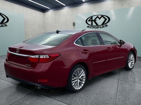 Used 2015 Lexus ES 350 w/ Ultra Luxury Package FWD image 3