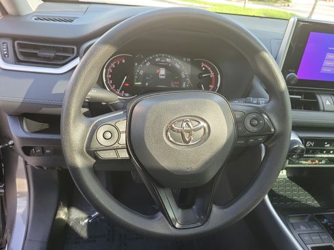 Used 2025 Toyota RAV4 XLE w/ Convenience Package FWD image 27