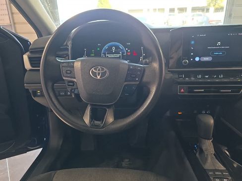 Used 2025 Toyota Camry LE FWD image 16