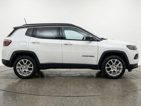 Used 2025 Jeep Compass Limited AWD/4WD image 11