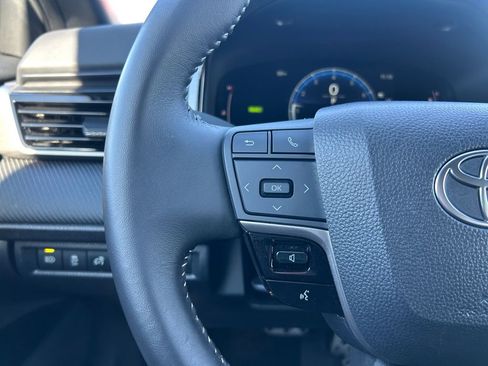 Used 2025 Toyota Camry SE image 17