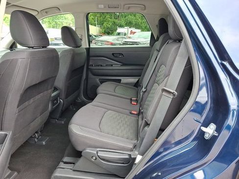 Used 2024 Nissan Pathfinder SV FWD image 10