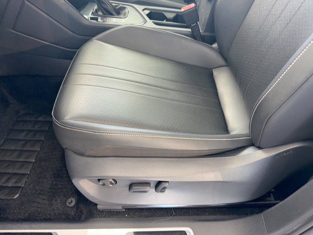 Certified 2024 Volkswagen Tiguan SE R-Line FWD image 16