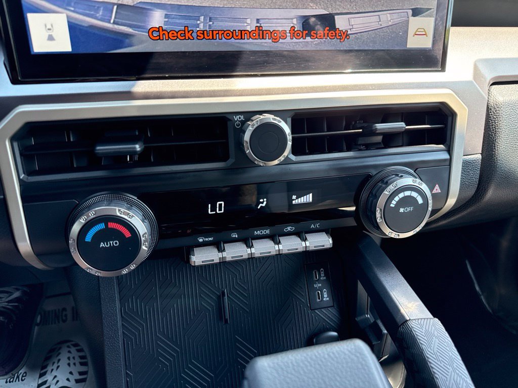 Used 2025 Toyota Tacoma TRD Off-Road AWD/4WD image 31