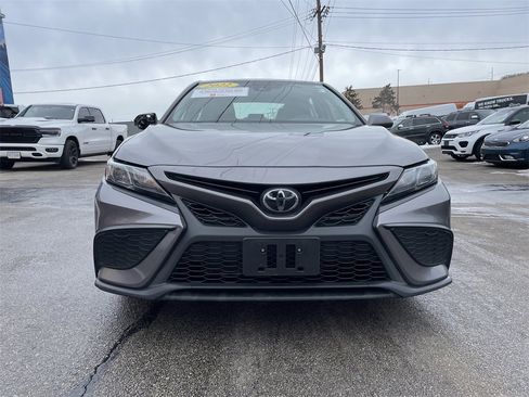 Used 2022 Toyota Camry SE w/ Cold Weather Package image 5