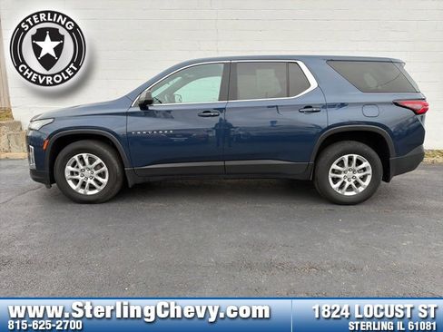 Used 2023 Chevrolet Traverse LS image 2