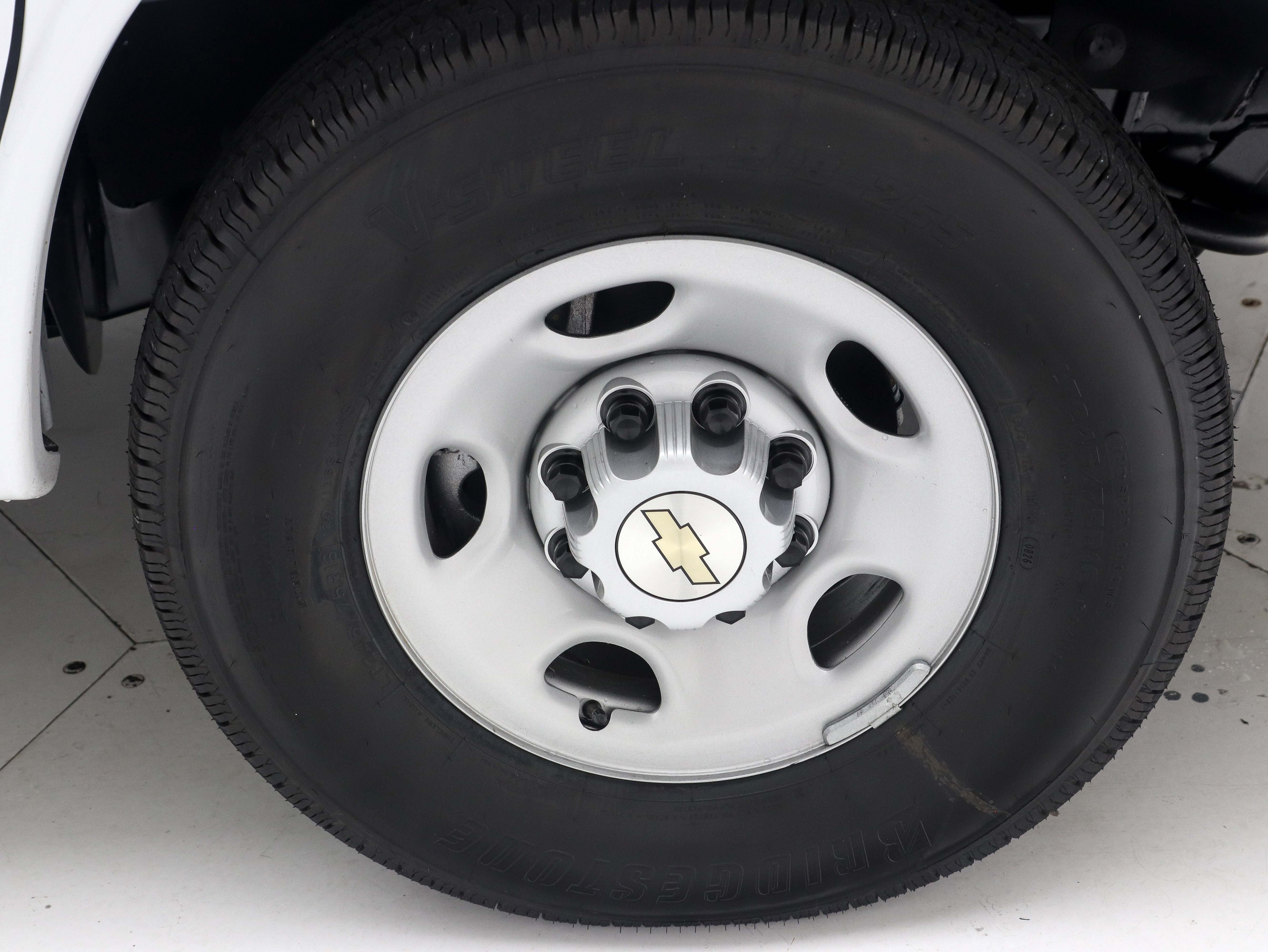 Used 2026 Chevrolet Express 3500 w/ Driver Convenience Package RWD image 30