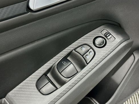 Used 2024 Nissan Altima 2.5 SV FWD image 15