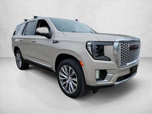 Used 2021 GMC Yukon Denali w/ Denali Ultimate Package AWD/4WD image 3