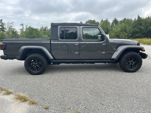 Used 2022 Jeep Gladiator Sport AWD/4WD image 4