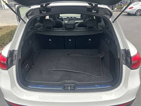 Used 2025 Mercedes-Benz GLC 300 4MATIC w/ Driver Assistance Package image 34