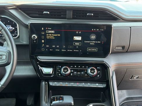 Used 2022 GMC Sierra 1500 AT4 w/ AT4 Premium Package AWD/4WD image 9