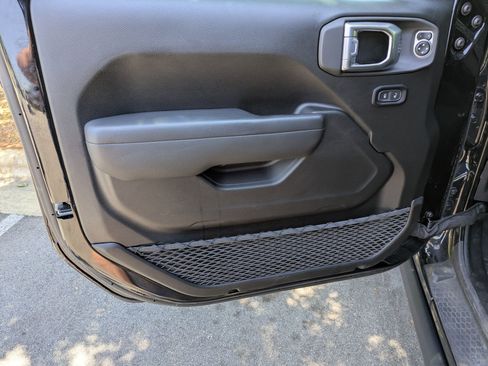 Used 2024 Jeep Gladiator Sport AWD/4WD image 10