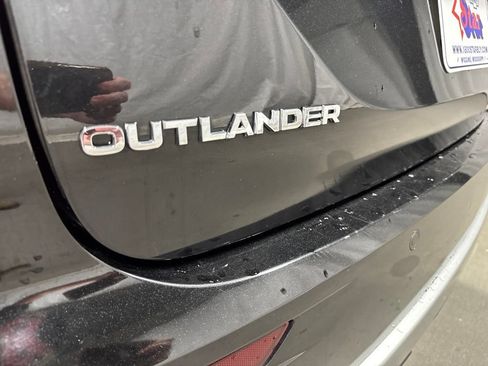 Used 2024 Mitsubishi Outlander SE FWD image 32