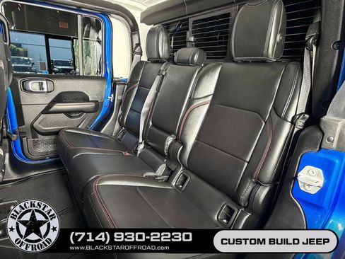 Used 2024 Jeep Gladiator Rubicon w/ Technology Group AWD/4WD image 19