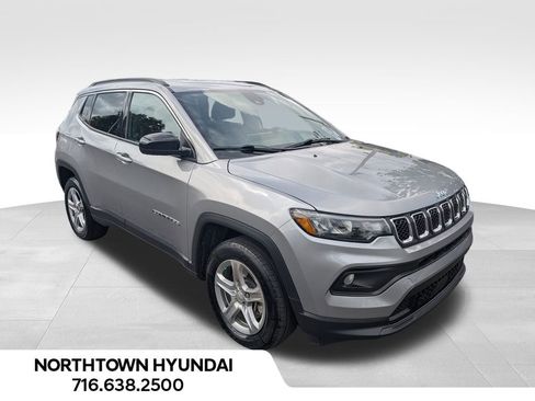 Used 2024 Jeep Compass Latitude image 2