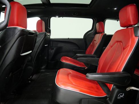 Used 2020 Chrysler Pacifica Limited w/ Quick Order Package 27H Red S image 24