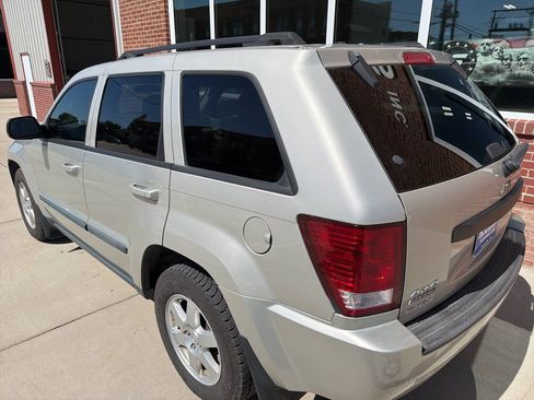 Used 2008 Jeep Grand Cherokee Laredo w/ Sun/Sound Group AWD/4WD image 11