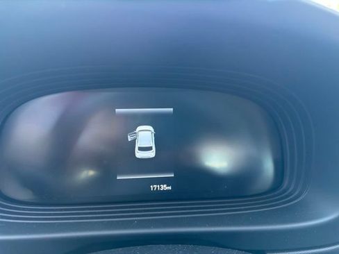 Used 2024 Hyundai Venue SEL FWD image 12