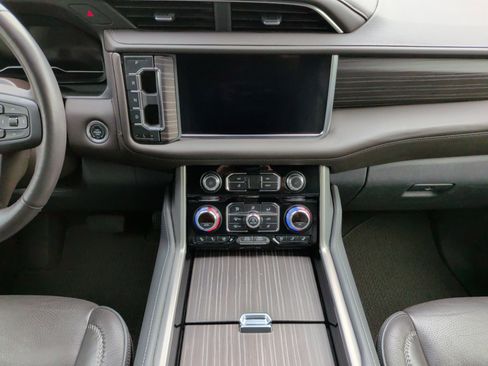 Used 2024 GMC Yukon Denali w/ Advanced Technology Package image 33