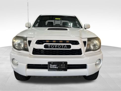 Used 2010 Toyota Tacoma PreRunner RWD image 2