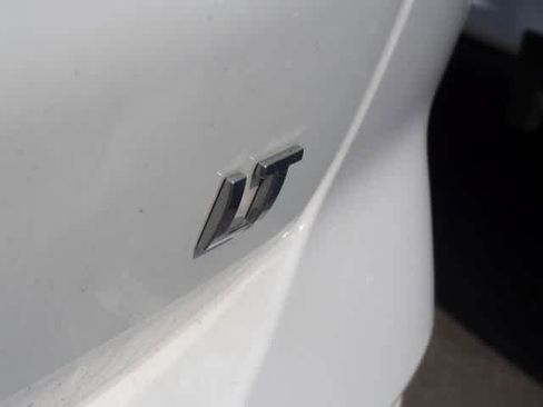 Used 2020 Chevrolet Equinox LT w/ Driver Convenience Package FWD image 8