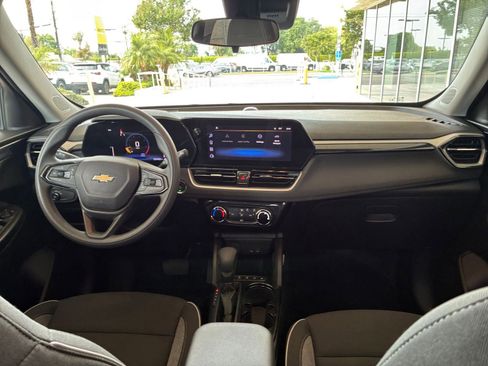 Used 2025 Chevrolet TrailBlazer LT image 32