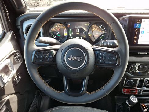 Used 2024 Jeep Wrangler Unlimited AWD/4WD image 18