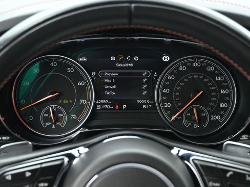 Used 2018 Bentley Bentayga image 35