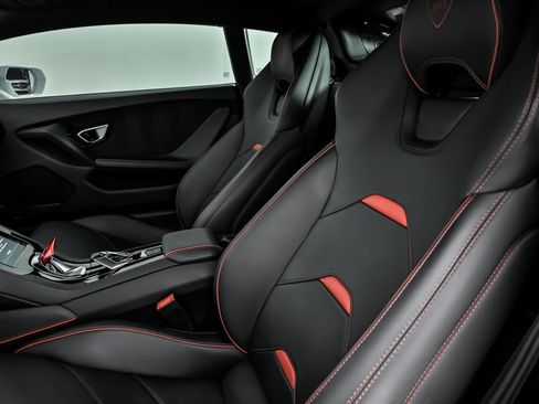 Used 2020 Lamborghini Huracan EVO image 23