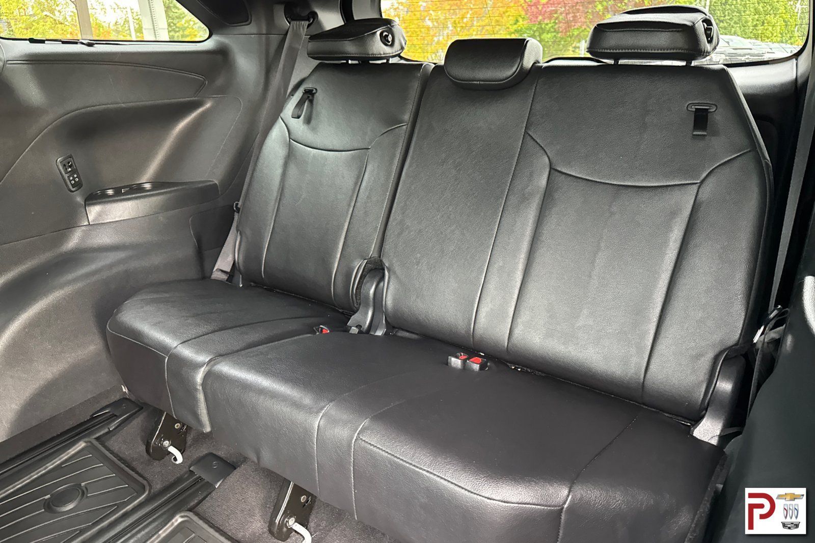 Used 2025 Toyota Sienna Platinum AWD/4WD image 19