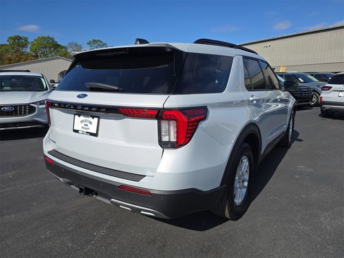 New 2026 Ford Explorer Active image 4
