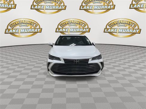 Used 2019 Toyota Avalon Limited image 6