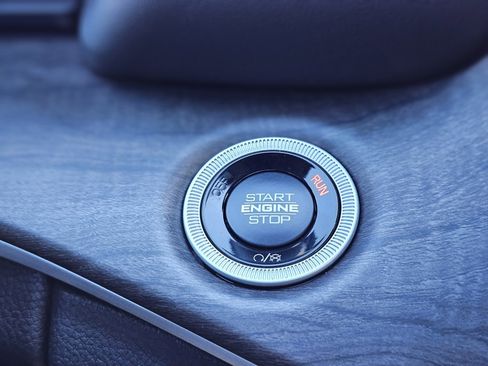 New 2025 Jeep Grand Cherokee Limited w/ Luxury Tech Group II image 15