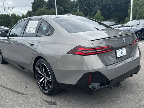 Used 2026 BMW 530i xDrive w/ M Sport Package image 8