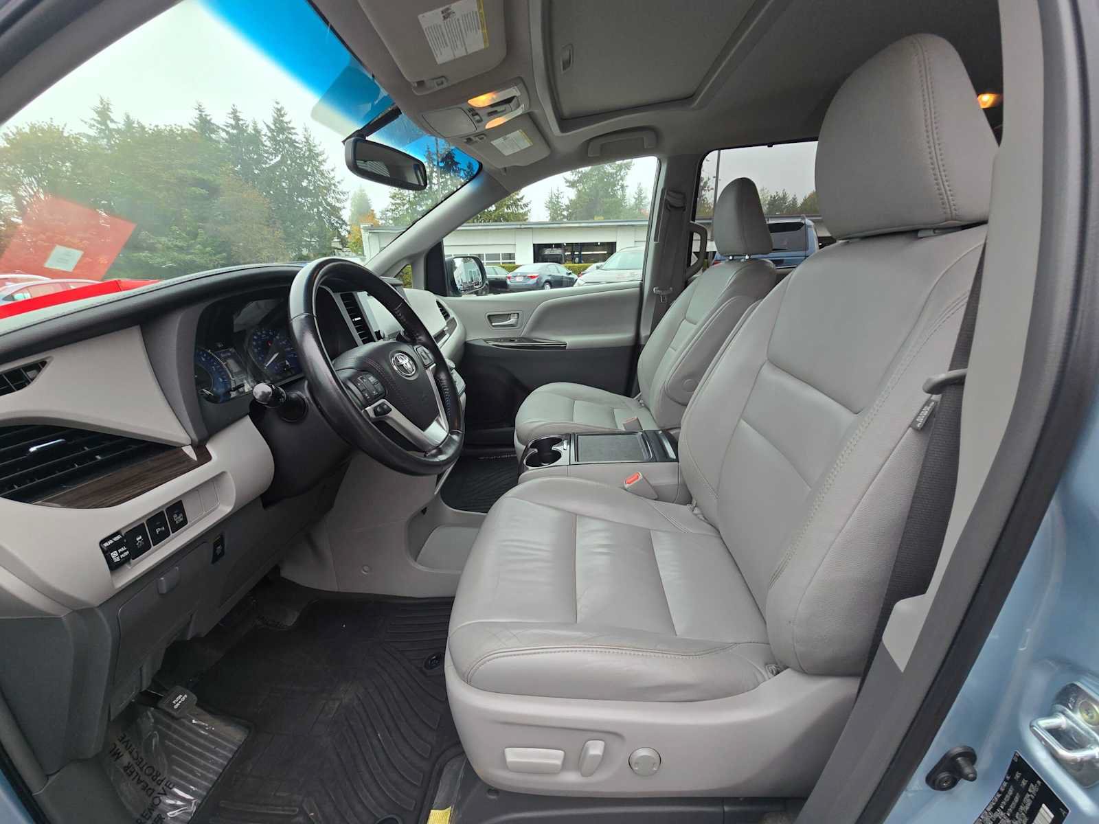 Used 2016 Toyota Sienna XLE w/ XLE Navigation Package FWD image 20