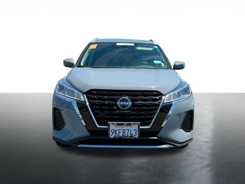 Used 2024 Nissan Kicks SV FWD image 3