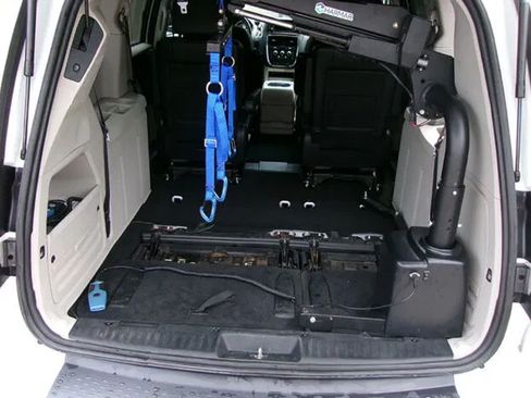 Used 2017 Dodge Grand Caravan SXT FWD image 10