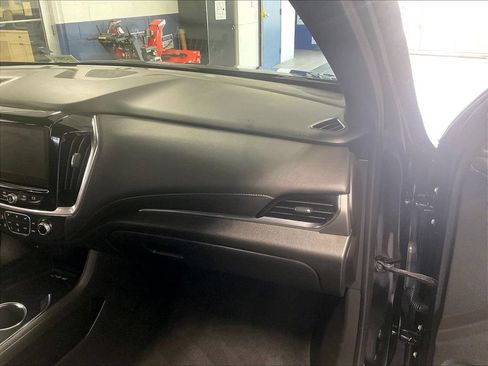 Used 2023 Chevrolet Traverse LT w/ Rear Camera Mirror Package AWD/4WD image 13