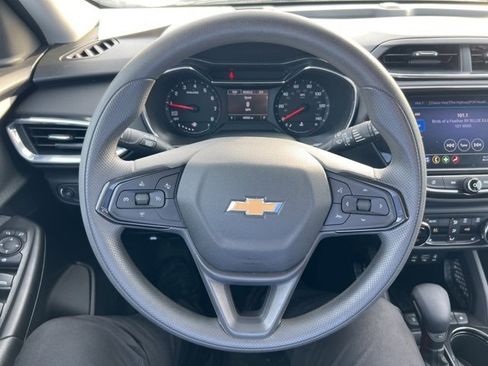 Used 2023 Chevrolet TrailBlazer LT w/ Convenience Package image 17