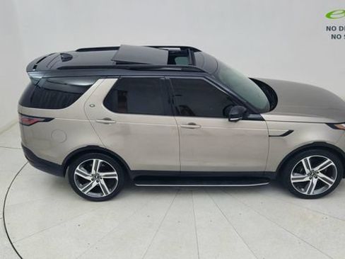 Used 2024 Land Rover Discovery Metropolitan Edition AWD/4WD image 83