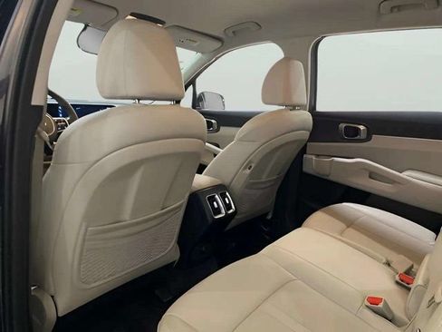 Used 2025 Kia Sorento S AWD/4WD image 18