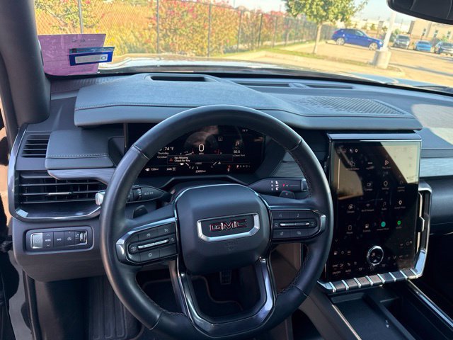 Used 2025 GMC Acadia AT4 w/ Luxury Package AWD/4WD image 15