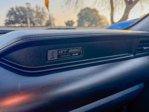 Used 2016 Ford Mustang Shelby GT350 w/ Technology Package image 28